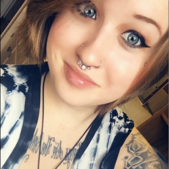 Meet your Posher, Paige - Picture 1 of 1